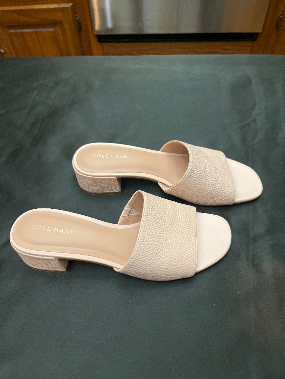 Like New Cole Haan Calli Blush Color, Leather, Open Toe Slide Sandals.  Sz. 8.5.